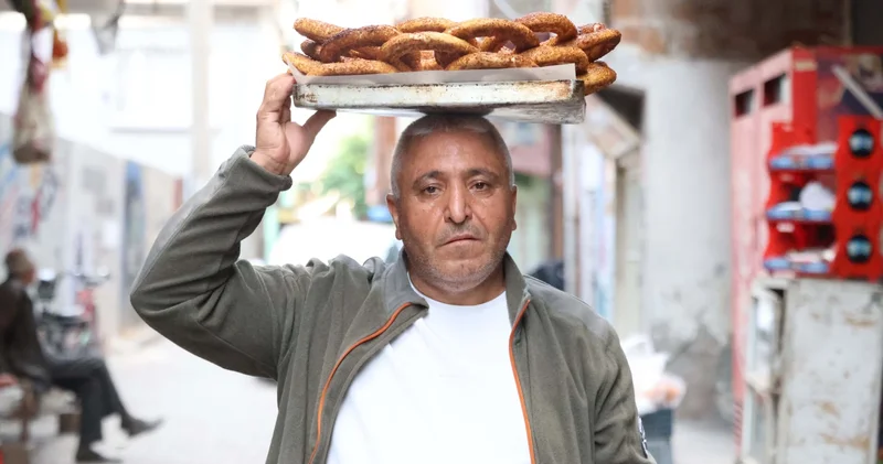 20 yıl simit sattı, 15 yıl KPSS ye girdi! 49 yaşında atandı, annesi bile inanamadı