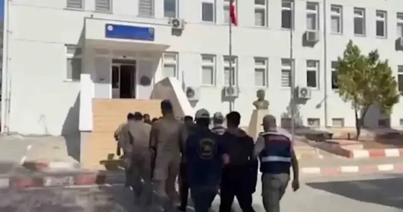 Şanlıurfa’da milyonlarca liralık telefon dolandırıcılığı operasyonu: Beş kişi tutuklandı Gündem Haberleri