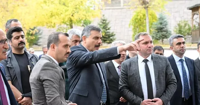 İspir’deki heyelan bölgesine kaya tahkimatı yapılıyor