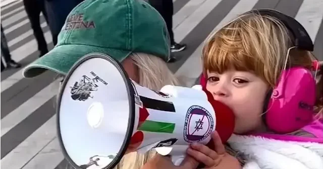 Stockholm’de küçük kız çocuğundan “Filistin’e özgürlük” çağrısı VİDEO İZLE