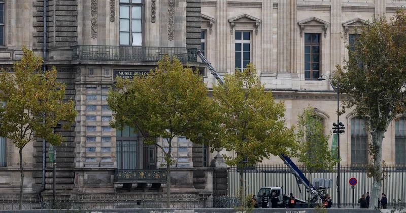 Louvre soygununda kullanılan merdiveni üreten Alman firastı fırsatı kaçırmadı: Aceleniz varsa...