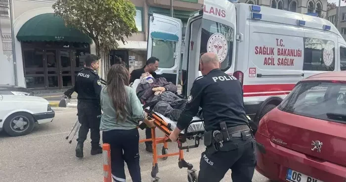 Korku dolu anlar! Yaşlı adam fenalaşarak hastaneye kaldırıldı