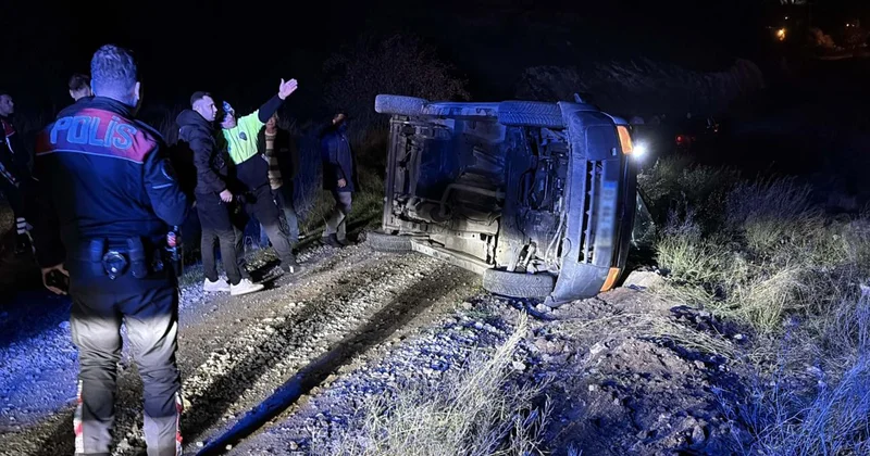 Kütahya da polisin dur ihtarına uymayan sürücü kaza yaptı