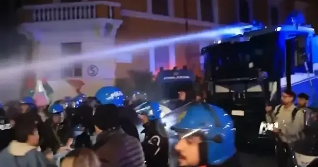 İtalyan polisinden Filistin için yapılan protestoya sert müdahale VİDEO İZLE