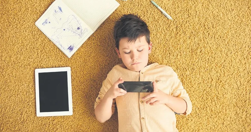 Görsel olarak sosyal, duygusal olarak yalnızlar: Çocukların dili artık emojiler