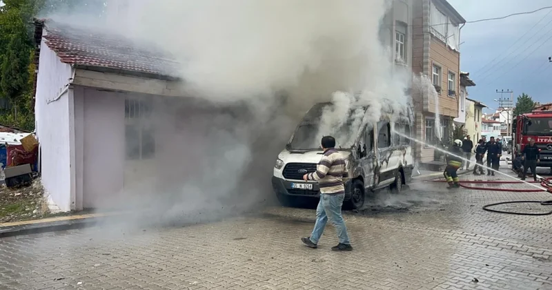 Samsun’da park halindeki minibüs yandı, ev ve iş yerinde hasar oluştu Sözcü Gazetesi