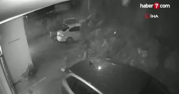 Maltepe’de istinat duvarı park halindeki 3 otomobilin üzerine çöktü!