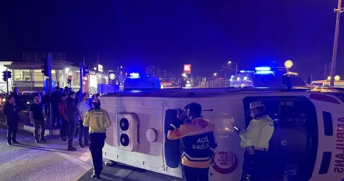 Tokat ta ambulans ile cip çarpıştı! Yaralılar var