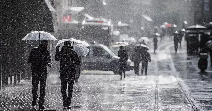 Meteoroloji den 12 il için sarı kodlu uyarı! Karla karışık yağmur geliyor! 5 günlük haritalı hava durumu tahminleri...