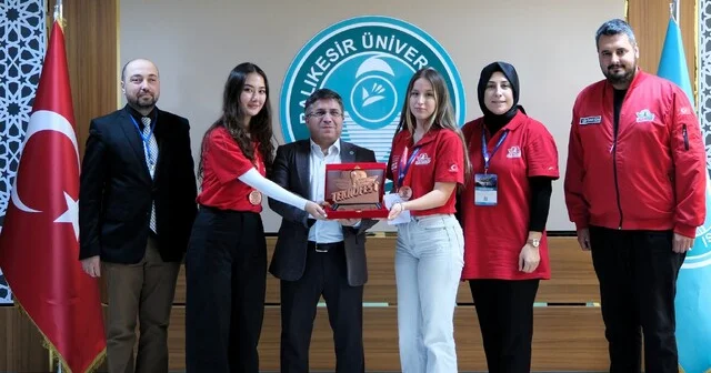TEKNOFEST te üçüncülük ödülü getiren projeye Rektör Oğurlu dan tebrik Balıkesir Haberleri Habertürk Yerel Haberler