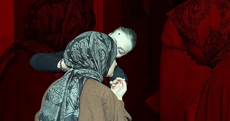KPSS de dikkat çeken anlar! Sınavın başlamasına 1 dakika kala fark edildi: Çıkarmayı unutup geldi, görevliler yardım etti