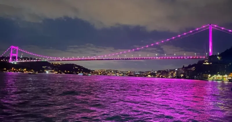 15 Temmuz Şehitler Köprüsü pembe renge büründü