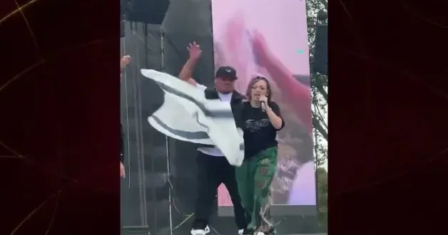 Rapçi Chelo Hop’tan Filistin’e destek: Konserde İsrail bayrağını çiğnedi