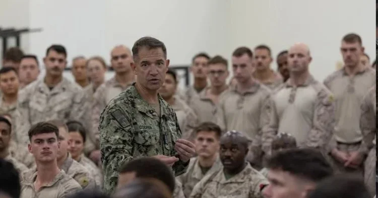 CENTCOM Komutanı Cooper, Hürmüz Boğazı’nda uçtu