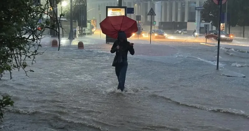 Meteoroloji den İstanbul dahil birçok il için kuvvetli yağış uyarısı: Sel ve su baskınları yaşanabilir