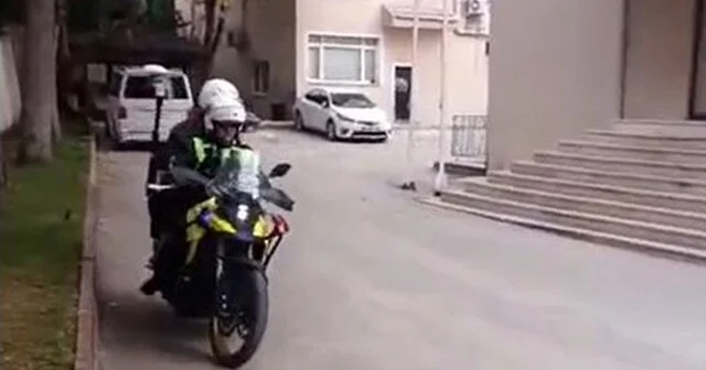Bozüyük te sınava geç kalan adayların yardımına polis yetişti Belgesini unutan ve geç kalan adaylar sınav salonlarına ulaştırıldı Bilecik Haberleri Habertürk Yerel Haberler