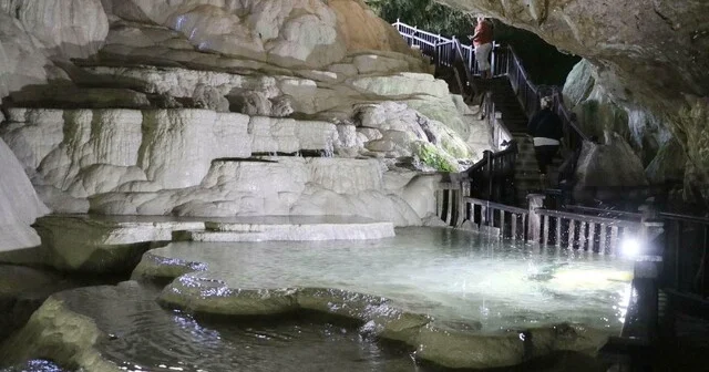 Yer altındaki gizli Pamukkale Kaklık Mağarası, ziyaretçi sayısında kendi rekorunu geliştirdi Denizli Haber Habertürk Yerel Haberler