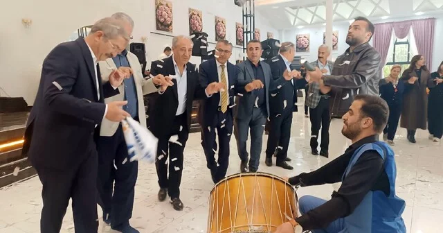 Van TSO Başkanı Takva: Bu kentin en güvenilir limanı Ortak Akıl ve Mavi Liste dir Mavi Liste ekibi zaferini halay çekerek kutladı Van Haberleri Habertürk Yerel Haberler