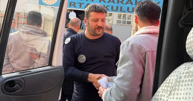 Asansörde mahsur kalan KPSS adayı, itfaiye aracıyla sınav yerine götürüldü