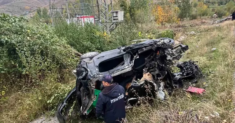 Van’da otomobil hurdaya döndü: 1 ölü
