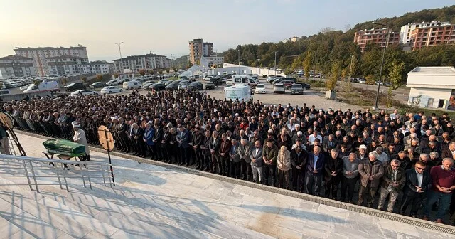 Sevilen profesör son yolculuğuna uğurlandı Yapımını üstlendiği camide dualarla uğurlandı Düzce Haberleri Habertürk Yerel Haberler