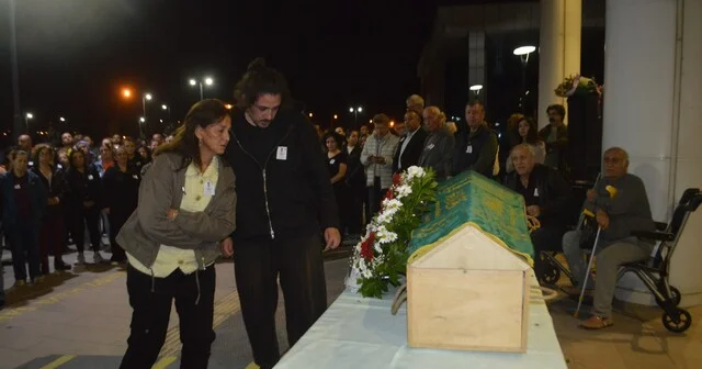 Ayvalık ta deniz kazasında hayatını kaybeden Dr. Bingüllü ye hüzünlü veda KBB Uzmanı Dr. Şahin Bingüllü, görev yaptığı hastaneden dualarla uğurlandı Balıkesir Son Dakika Haberleri Habertürk Yerel Haberler