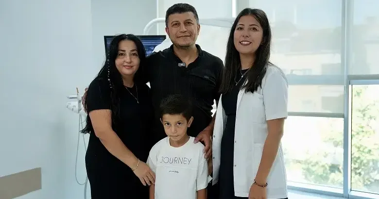Bisikletten düşen 7 yaşındaki Emir in dişleri kurtarıldı
