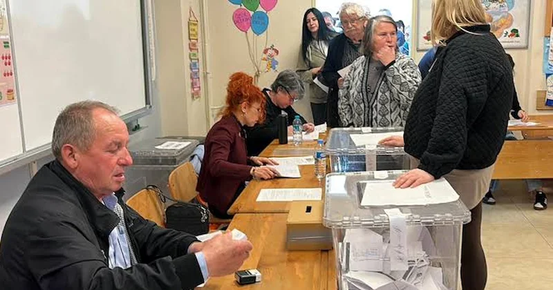 Türkiye de 18 ilde sandık kuruldu: Komşu için kader günü Sözcü Gazetesi