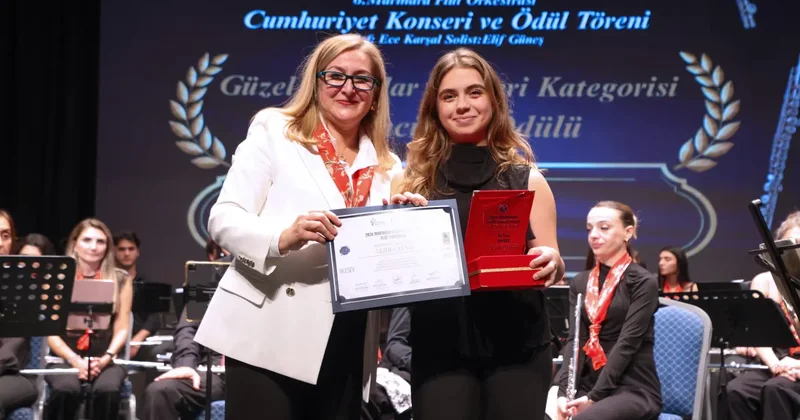 Esenler’de Cumhuriyet coşkusu: Genç flütistler ödüllerine kavuştu