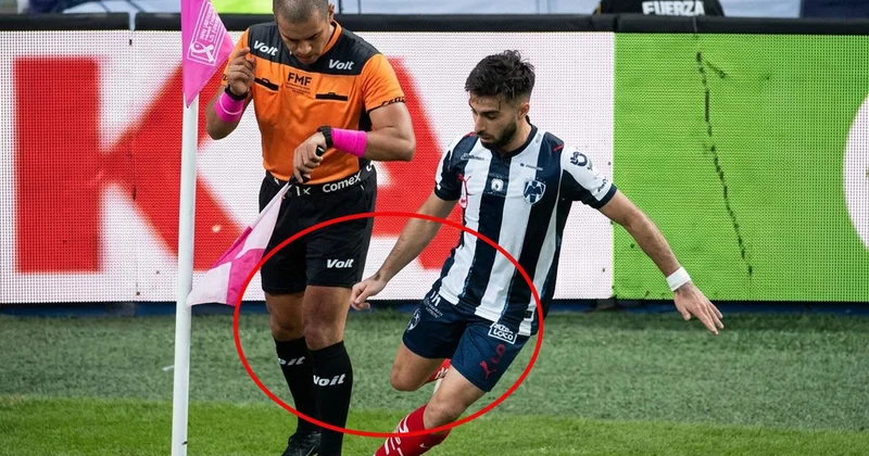 Yanlışlıkla hakemi tekmeledi! Görüntüdeki futbolcuyu Türkiye de tanımayan yok