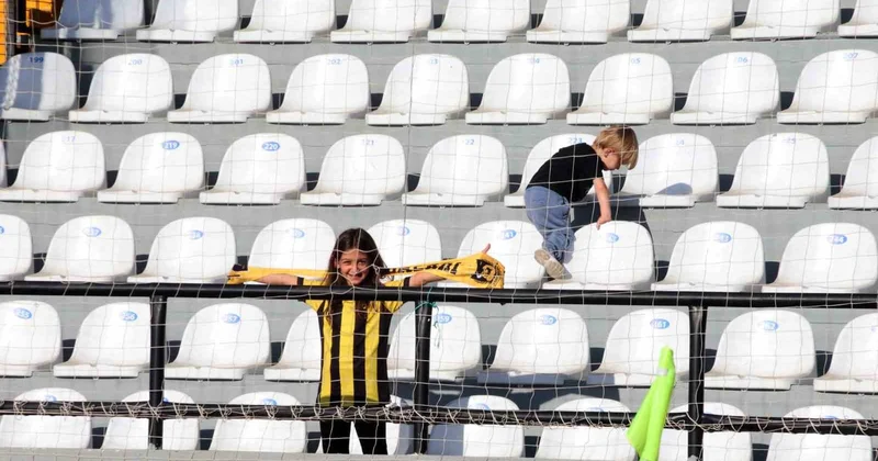 Deplasman tribününde sadece 3 kişilerdi! Hepsi aynı aileden