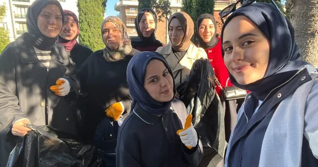 Üniversite öğrencilerinden mezarlıkta temizlik çalışması Zonguldak ta 13 üniversite öğrencisi, İncivez Mezarlığı ndaki bakımsız mezarları ve yürüyüş yollarını temizledi Zonguldak Haberleri Habertürk Yerel Haberler