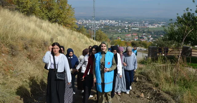 Muş ta lise öğrencileri doğa yürüyüşünde bir araya geldi Muş Haberleri Habertürk Yerel Haberler