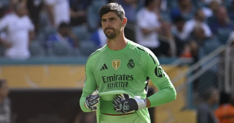 Real Madrid de Thibaut Courtois El Clasico da yok! Barcelona kadrosuna alınmadı