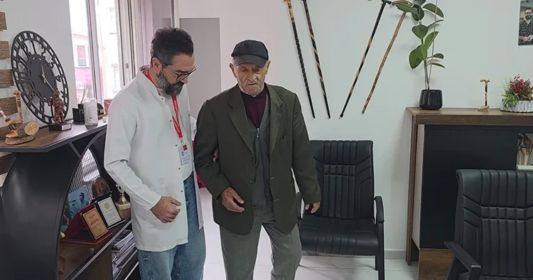 Ayağın kesilecek denilen 72 yaşındaki madenciye umut olan tedavi: Yeniden ayağa kalktı