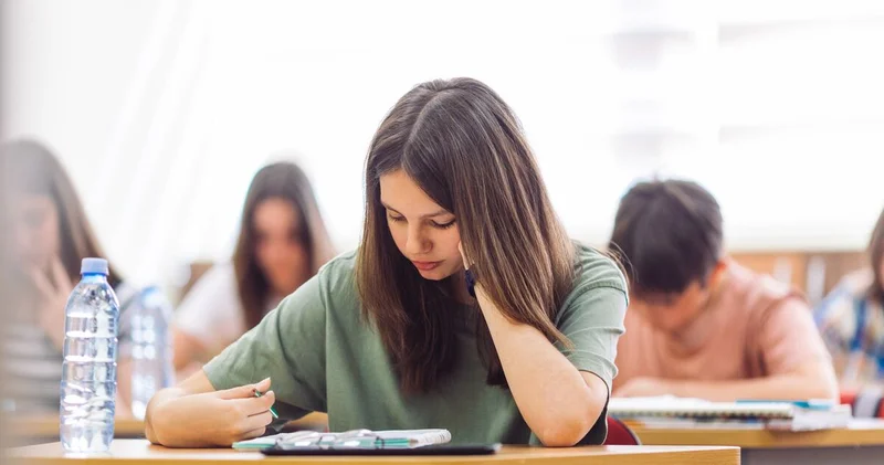 KPSS Ortaöğretim sınavı saat kaçta başlıyor, kaç dakika sürüyor, kaçta bitiyor? 2026 KPSS lise sınavından en erken kaçta çıkılıyor?