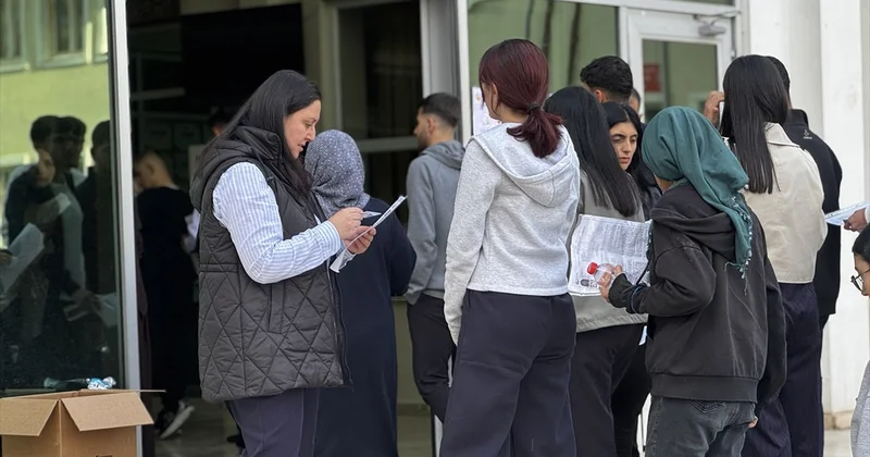 KPSS Ortaöğretim 81 ilde başladı, 2 milyon 985 bin 438 aday sınava girdi