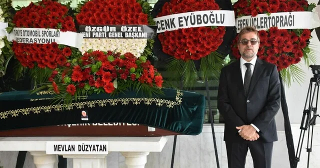 Oyuncu Engin Altan Düzyatan ın babası son yolculuğuna uğurladı İzmir Haberleri Habertürk Yerel Haberler