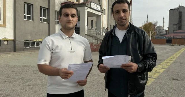 Baba oğul aynı okulda sınava girdiler: Amacımız herkesi okumaya teşvik etmektir Hakkari Haberleri Habertürk Yerel Haberler