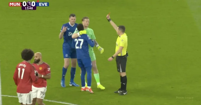 Dünyanın en iyi liginde ilginç olay! 36 yaşındaki futbolcu takım arkadaşını tokatladı