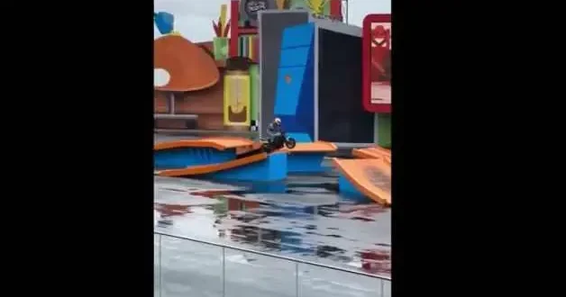 Brezilya da feci kaza: Motosiklet sürücüsü rampaya çarparak hayatını kaybetti