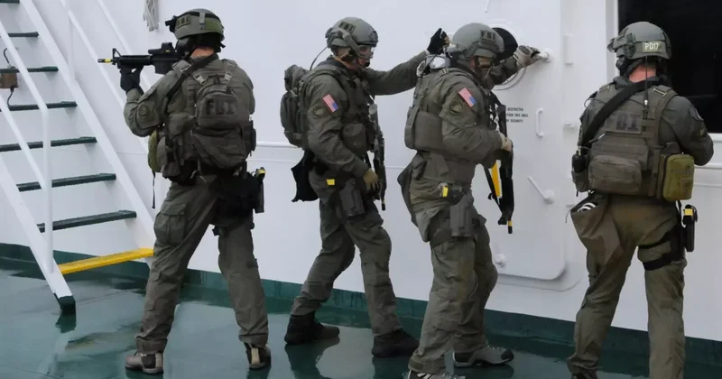 ABD skandal iddiayı konuşuyor: FBI Başkanı kız arkadaşı için SWAT ekibi kurmuş!