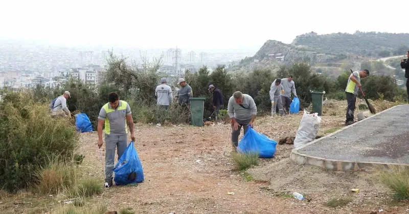Üç hafta önce 60 çuval çöp toplanan caddeden bu sefer 80 çuval çöp çıktı