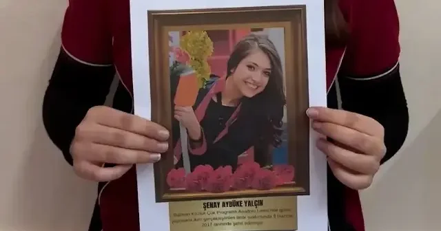 Gebze’de İmam Hatipli öğrenciler şehit öğretmenleri andı VİDEO İZLE