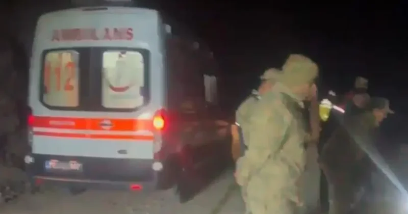 Ardahan da kamyon devrildi! Sürücü hayatını kaybetti