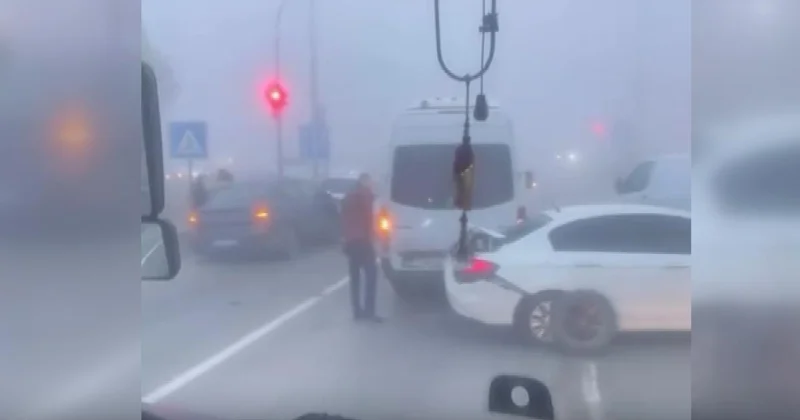 Ankara da yoğun siste zincirleme kaza