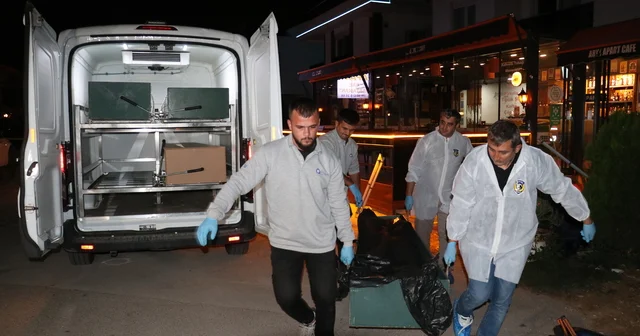 Husumetli kuzenlerin barışma buluşması silahlı kavgaya dönüştü: 1 ölü Antalya Haberleri