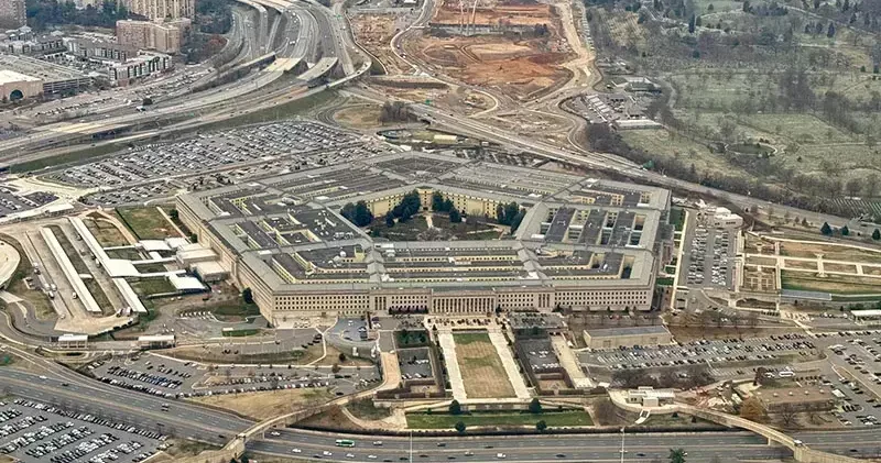 Pentagon, askerleri ‘Trump a itaatsizliğe çağıran’ Demokrat Senatör aleyhinde soruşturma başlattı