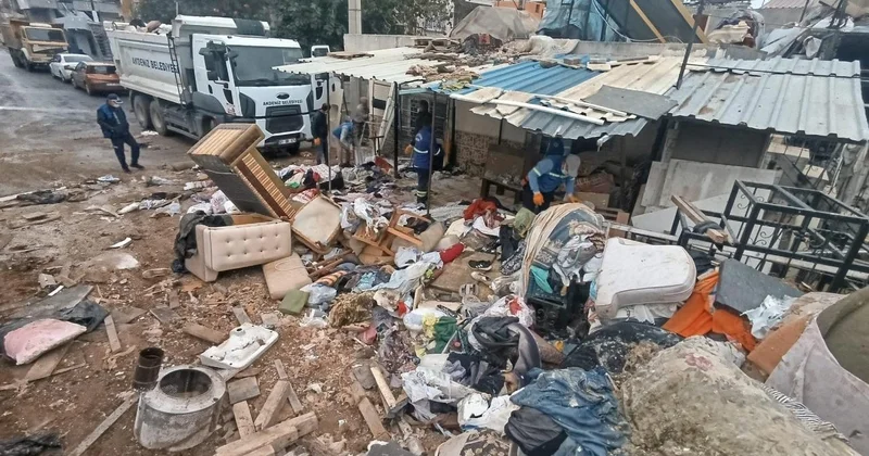 Evden 10 kamyon çöp çıktı