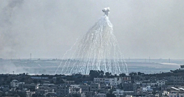 İsrail Lübnan a fosfor bombasıyla saldırdı